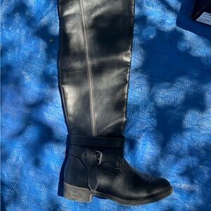 Women’s black boots